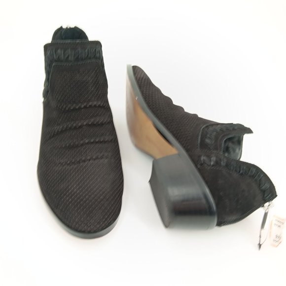 VINCE CAMUTO BLACK LEATHER BOOTIES SIZE 6.5M - Picture 5 of 16